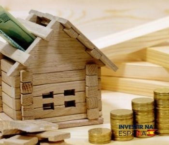 Essa figura é de uma casa e dinheiro para mostrar sé é rentável comprar casa seja para morar ou investir